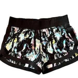 COTTON ON: BODY ACTIVE SHORTS WITH BACK ZIPPER POCKET